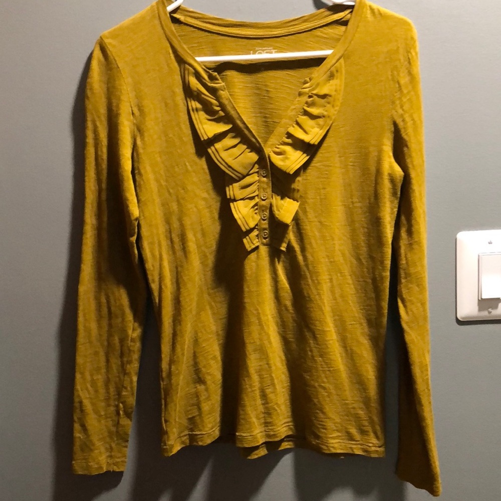 BRAND NEW WOMANS LONG SLEEVE SHIRT SIZE XS! NWOT! NEVER WORN.